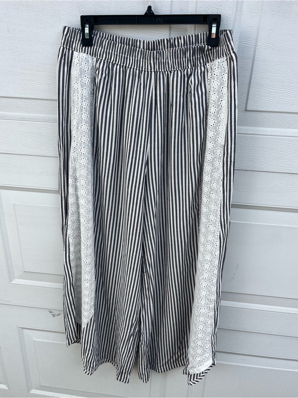TARSE  Women’s Striped Wide Leg pull on Pants  Casual Gray/ white  Size L NWT